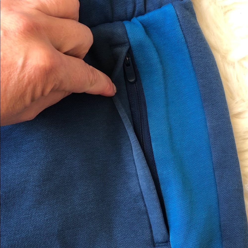 BMW Motorsport Set Shorts and T-shirt - Picture 6 of 13